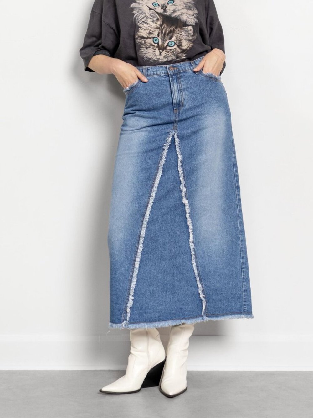 Mid Rise Y2K DENIM SKIRT Vintage Blue Jean / 42 Inch Hips / Size 11